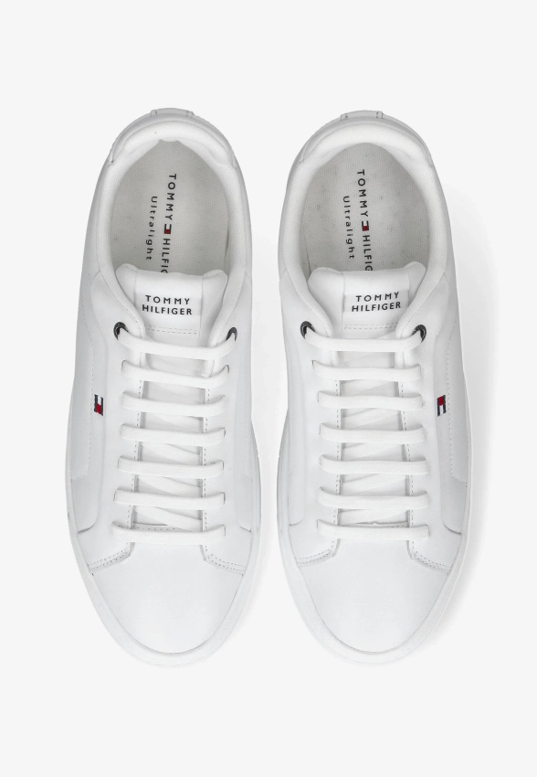 ULTALEKKIE SNEAKERSY MĘSKIE ICON COURT LIGHT ESS TOMMY HILFIGER FM0FM05678