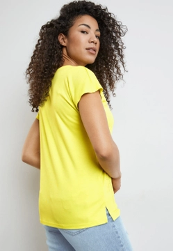 T-SHIRT DAMSKI Z CEKINOWĄ OZDOBĄ TAIFUN 571339-16138