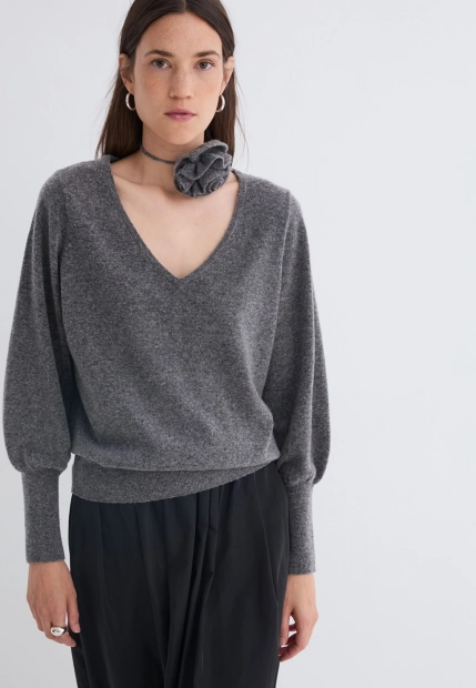 SWETER DAMSKI Z MIESZANKI WEŁNY Z KWIATOWĄ APLIKACJĄ YERSE 43654