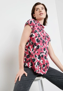 BLUZKA DAMSKA Z MARSZCZENIEM PRZY DEKOLCIE TAIFUN 460409-11210