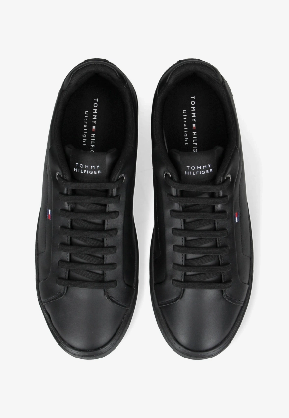 ULTALEKKIE SNEAKERSY MĘSKIE ICON COURT LIGHT ESS TOMMY HILFIGER FM0FM05678