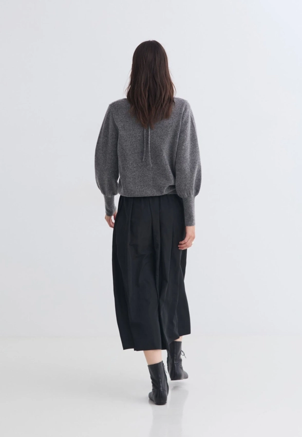 SWETER DAMSKI Z MIESZANKI WEŁNY Z KWIATOWĄ APLIKACJĄ YERSE 43654