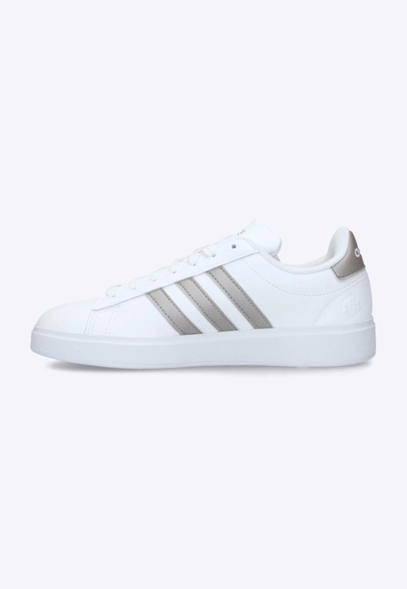 SNEAKERSY DAMSKIE ZE SKÓRY EKOLOGICZNEJ GRAND COUT 2.0 ADIDAS GW9215