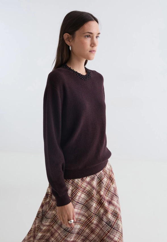 SWETER DAMSKI Z OZDOBNYM DEKOLTEM YERSE 43656