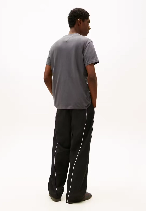 T-SHIRT MĘSKI Z KRÓTKIM RĘKAWEM TOMMY JEANS DM0DM21780