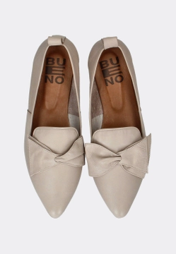 SKÓRZANE MOKASYNY DAMSKIE Z KOKARDĄ BUENO R3117