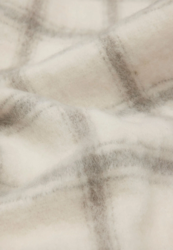 CIEPŁY SZAL W KRATĘ GUESS AW5424 POL03