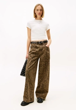 T-SHIRT DAMSKI Z KRÓTKIM RĘKAWEM TOMMY JEANS DW0DW21550