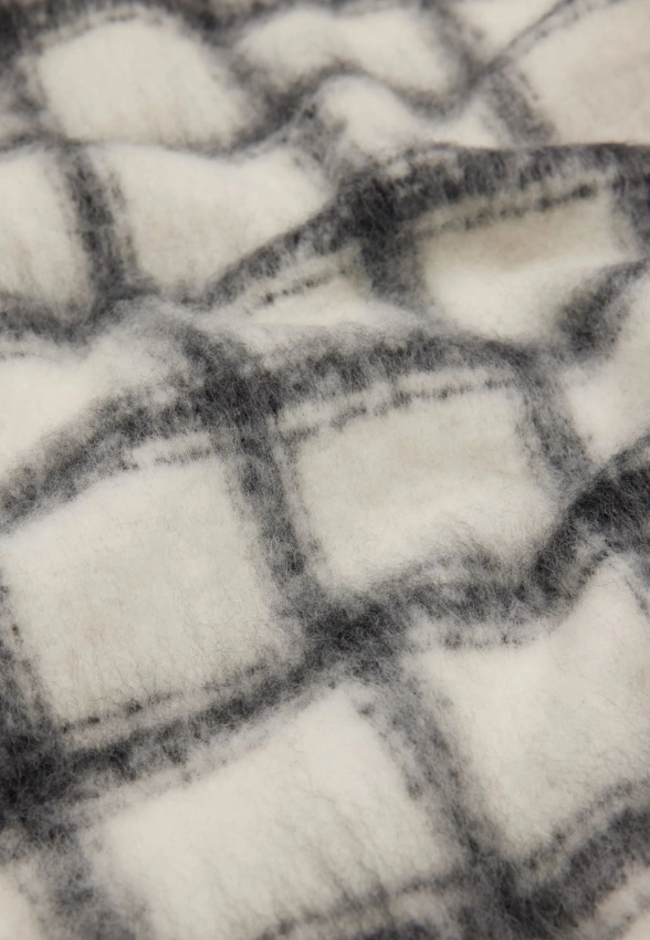 CIEPŁY SZAL W KRATĘ GUESS AW5424 POL03