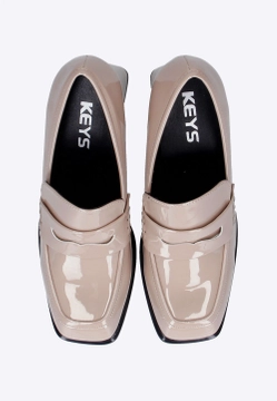 MOKASYNY DAMSKIE ZE SKÓRY EKOLOGICZNEJ LAKIERWANEJ NA OBCASIE KEYS K7281