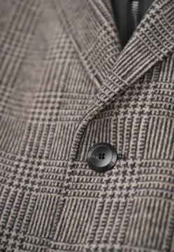 WEŁNIANY PŁASZCZ MĘSKI W KRATĘ BUGATTI 626128 64069