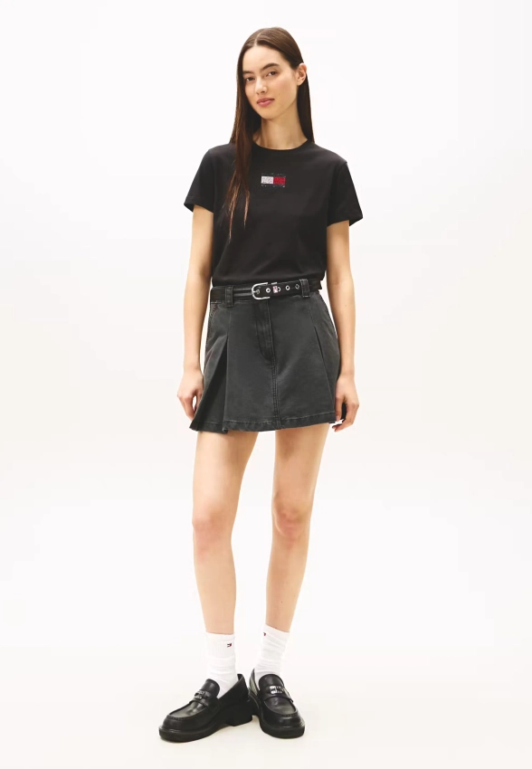 T-SHIRT DAMSKI Z KRÓTKIM RĘKAWEM TOMMY JEANS DW0DW21965