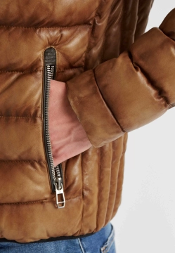 PIKOWANA SKÓRZNANA KURTKA MĘSKA Z ODPINANYM KAPTUREM MILESTONE 531068 60510