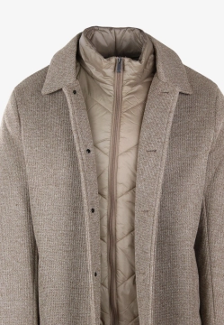 JEDNORZĘDOWY PŁASZCZ MĘSKI Z DZIANIANY TECHNICZNEJ Z PIKOWANĄ WSTAWKĄ UNITY COAT