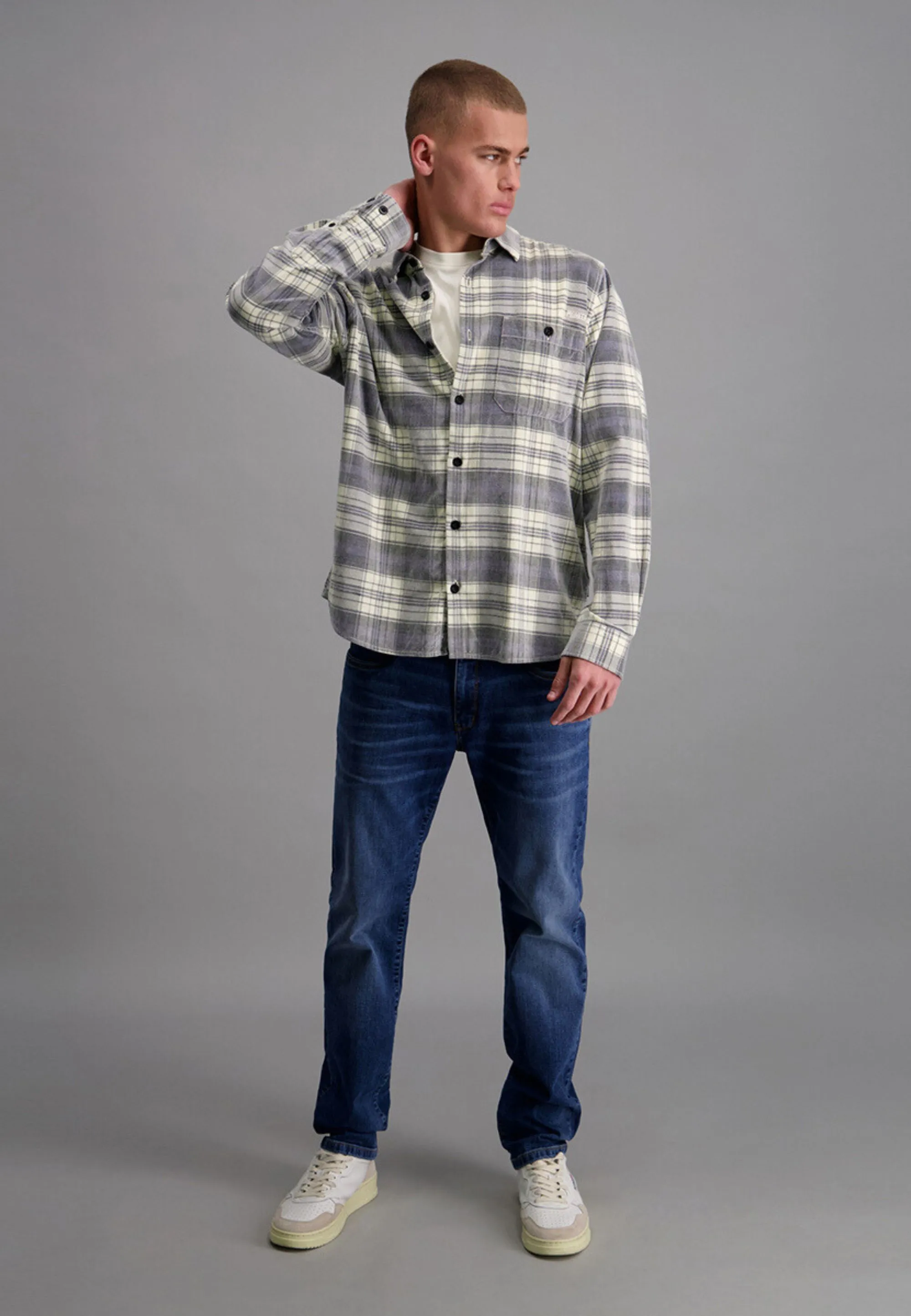 KOSZULA MĘSKA Z DŁUGIM RĘKAWEM W KRATĘ PIONIEER P1 40247 0000