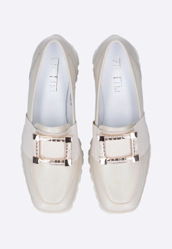 SKÓRZANE MOKASYNY DAMSKIE  Z OZDOBNĄ KLAMRĄ VICTIM B-4997ES
