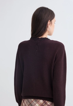 SWETER DAMSKI Z OZDOBNYM DEKOLTEM YERSE 43656