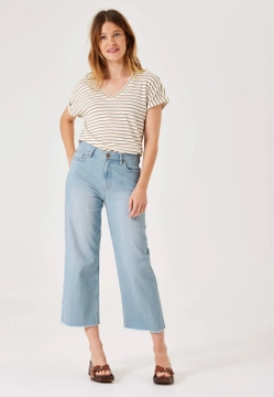 SPODNIE JEANSY DAMSKIE ZE SKRÓCONYMI NOGAWKAMI GARCIA D30314