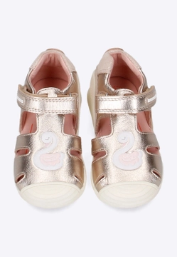 SANDAŁY DZIEWCZĘCE Z KOLEKCJI BIOMECANICS 232113-A