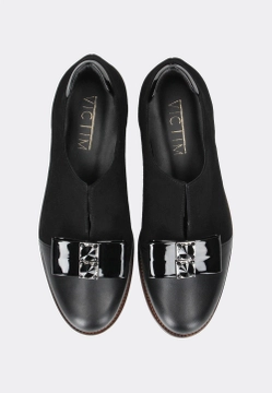 MOKASYNY DAMSKIE NA PŁASKIM OBCASIE Z KOKARDĄ VICTIM B-5328F