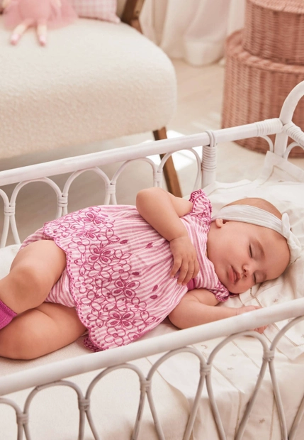 NIEMOWLĘCA SUKIENKA Z HAFTEM I PASUJACYMI MAJTECZKAMI MAYORAL 1814