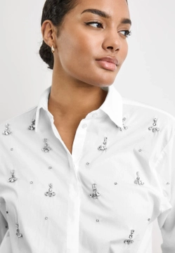 KOSZULA DAMSKA Z OZDOBĄ Z KRYSZTAŁKÓW TAIFUN 560342-11116