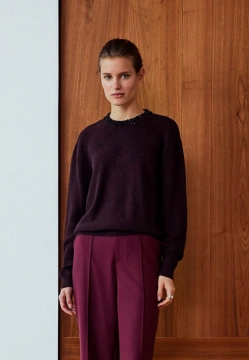 SWETER DAMSKI Z OZDOBNYM DEKOLTEM YERSE 43656