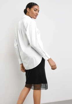 KOSZULA DAMSKA Z OZDOBĄ Z KRYSZTAŁKÓW TAIFUN 560342-11116