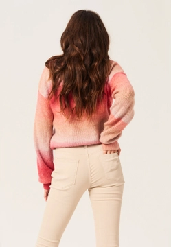 SWETER DAMSKI Z PÓŁGOLFEM Z MOTYWEM OMBRE GARCIA U20042