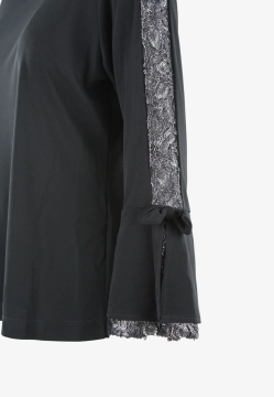 BLUZKA DAMSKA Z KORONKOWĄ WSTAWKĄ NA RĘKAWIE BLUE ENEMY NAI1588