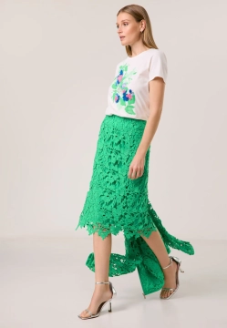 T-SHIRT DAMSKI Z KWIATOWĄ APLIKACJĄ TAIFUN 771333-16133