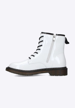 BOTKI DAMSKIE ZE SKÓRY LAKIEROWANEJ GOE II2N4051