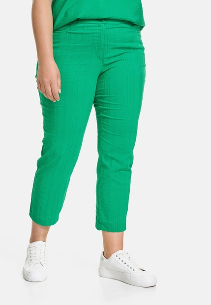 ELASTYCZNE SPODNIE DAMSKIE 3/4 ZE STRUKTURĄ W PASKI SAMOON 420023-21307