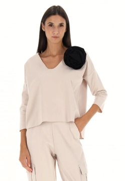 BLUZA DAMSKA Z OZDOBNYM KWIATKIEM EKS 96630