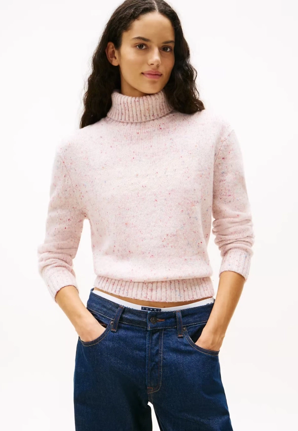 GOLF DAMSKI Z DOMIESZKĄ WEŁNY TOMMY JEANS DW0DW21687