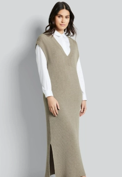 DZIANINOWA SUKIENKA DAMSKA Z KRÓTKIM RĘKAWEM BUGATTI W9726 52758