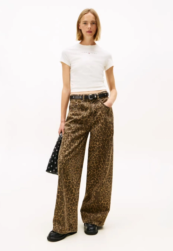 T-SHIRT DAMSKI Z KRÓTKIM RĘKAWEM TOMMY JEANS DW0DW21550