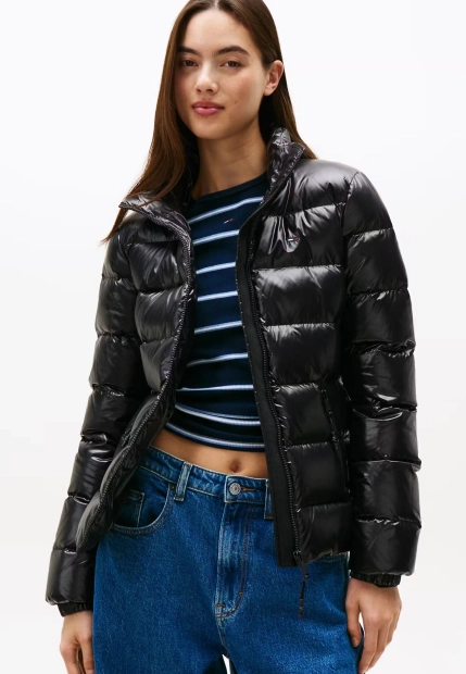 BŁYSZCZĄCA PUCHOWA KURTKA DAMSKA TOMMY JEANS DW0DW21618