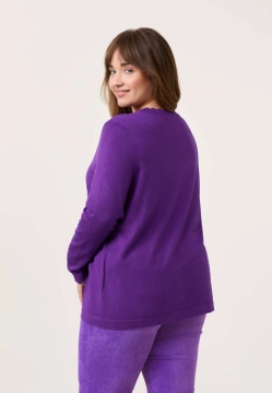 SWETER DAMSKI Z FALISTYMI BRZEGAMI SAMOON 572517-25504