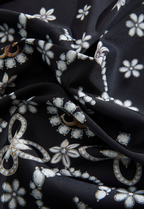 APASZKA DAMSKA GUESS AW5457 POL03