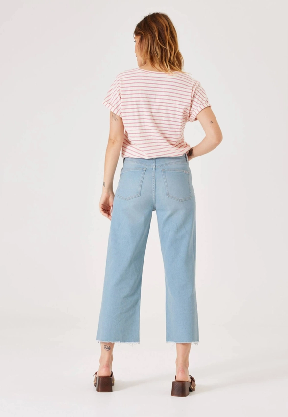 SPODNIE JEANSY DAMSKIE ZE SKRÓCONYMI NOGAWKAMI GARCIA D30314