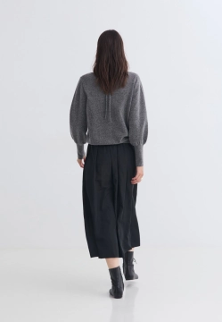 SWETER DAMSKI Z MIESZANKI WEŁNY Z KWIATOWĄ APLIKACJĄ YERSE 43654