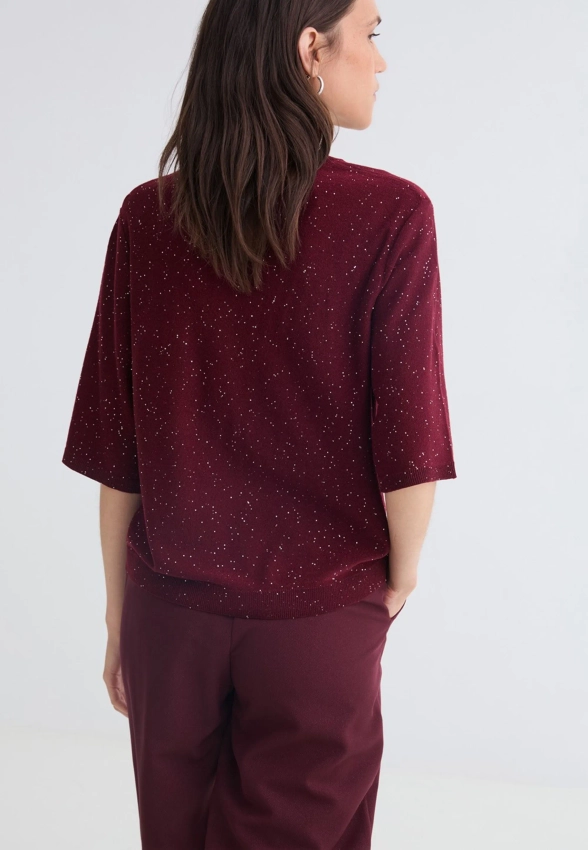 SWETER DAMSKI Z KRÓTKIM RĘKAWEM OZDOBIONY DROBNYMI CEKINAMI YERSE 43668