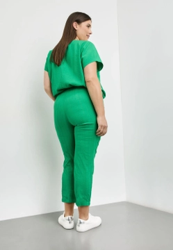 ELASTYCZNE SPODNIE DAMSKIE 3/4 ZE STRUKTURĄ W PASKI SAMOON 420023-21307