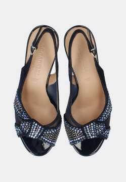 SKÓRZANE SANDAŁY DAMSKIE Z OZDOBNYMI KRYSZTAŁKAMI ACCADEMIA 1309