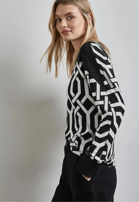 SWETER DAMSKI Z GRAFICZNYM WZOREM STREET ONE 5 321985