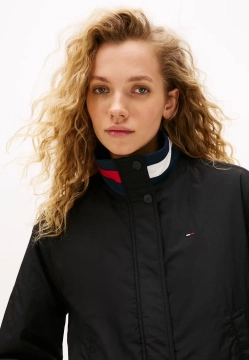 KURTKA DAMSKA Z LOGO NA KOŁNIERZU TOMMY JEANS DW0DW21436