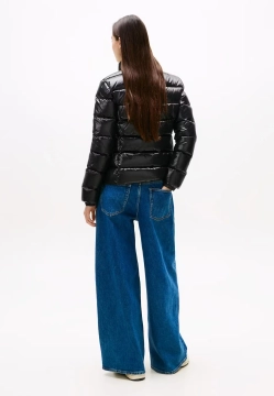 BŁYSZCZĄCA PUCHOWA KURTKA DAMSKA TOMMY JEANS DW0DW21618