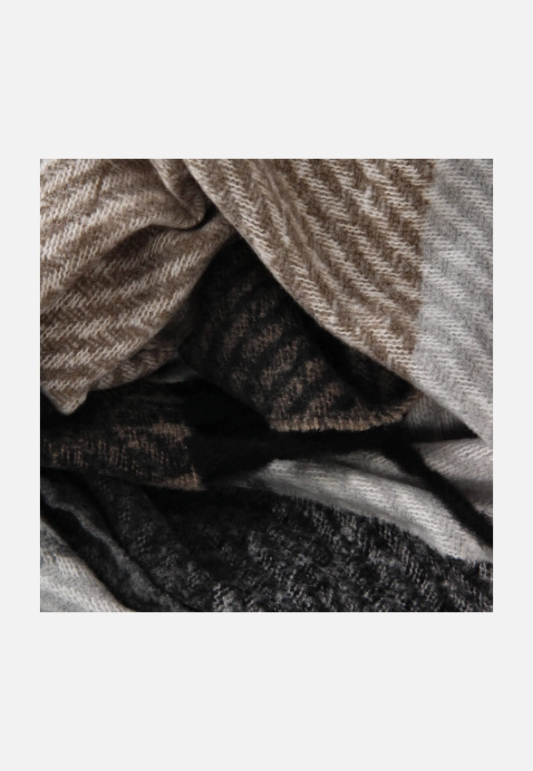 SZAL DAMSKI Z WISKOZY I WEŁNY Z FRĘDZLAMI YINJ538