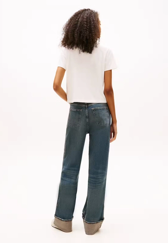 T-SHIRT DAMSKI Z KRÓTKIM RĘKAWEM TOMMY JEANS DW0DW22458